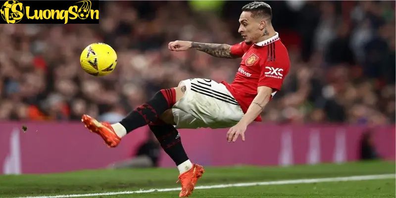 Antony Phấn Khởi: Cuộc Chuyển Mình Sau Khi Rời Man Utd 6 Antony rời Man United đến Real Betis bằng hợp đồng cho mượn